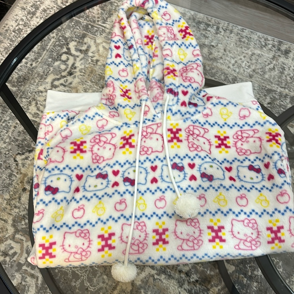 Hello kitty Sanrio fleece cozy top new without tag
